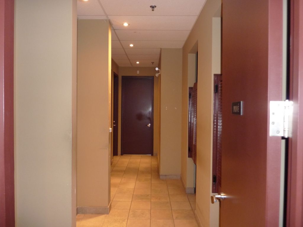 Local commercial pour d�tails, services ou bureaux. 
