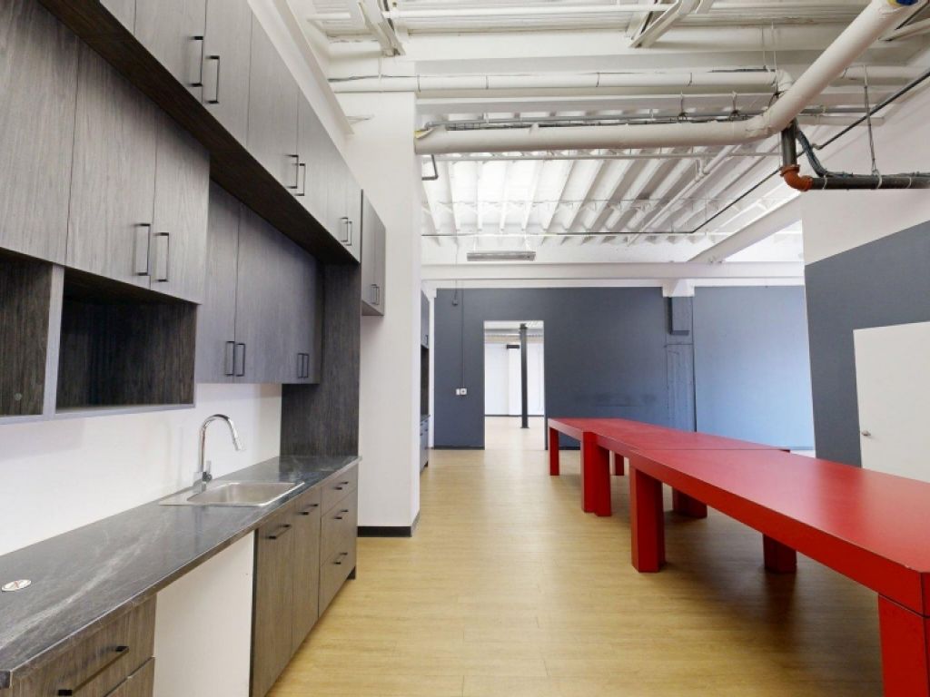 Grand bureau lumineux � louer � Saint-Henri