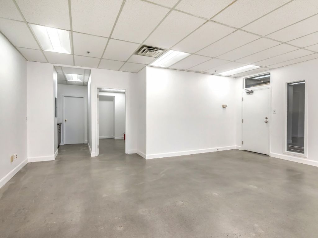 Loft-style Office spaces for rent-District Beaumont-6855 de l'�p�e