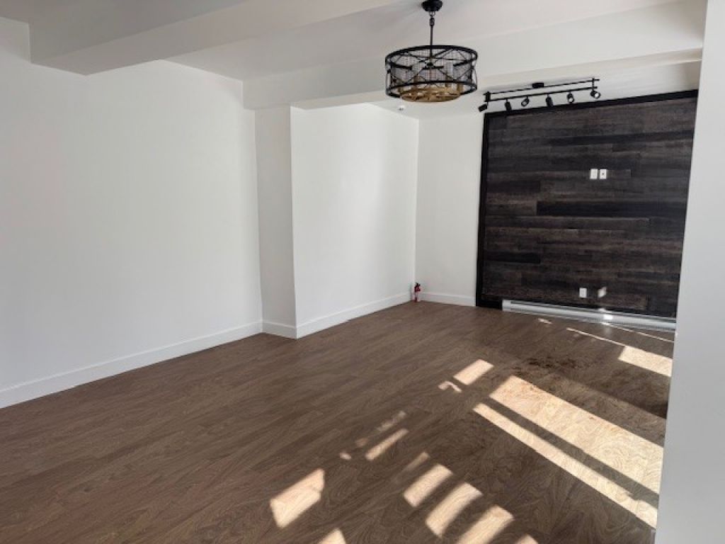 Superbe place d'affaires - Local de 550 pc