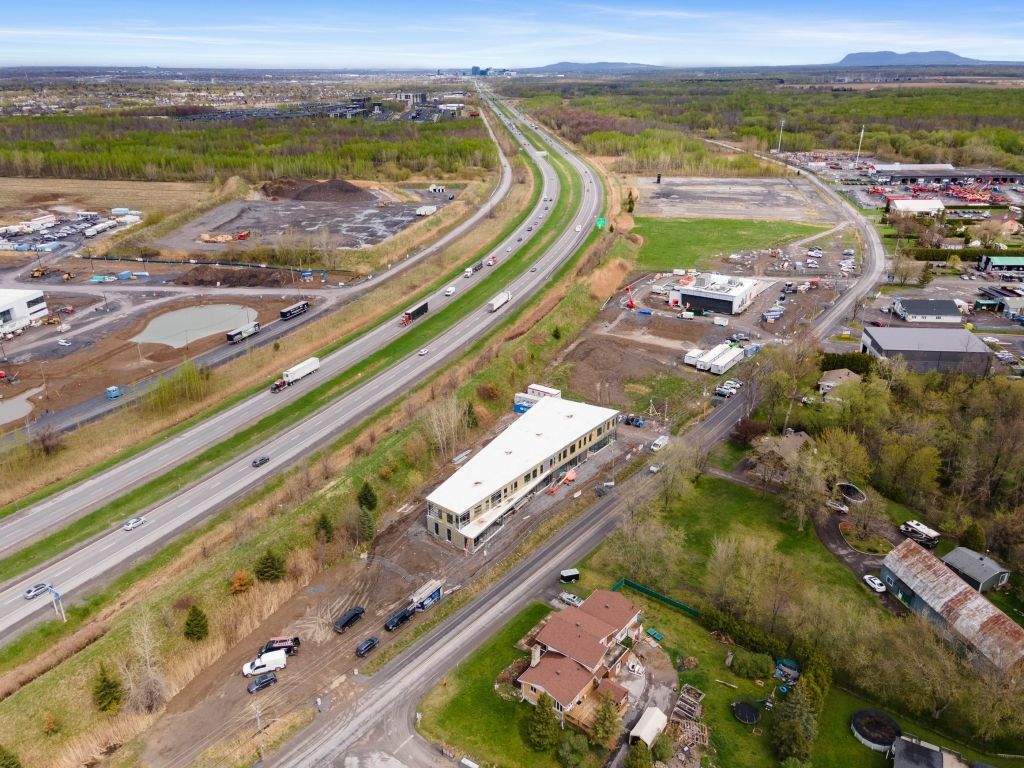 Espace Industriel et Commercial de Premier Choix � Louer