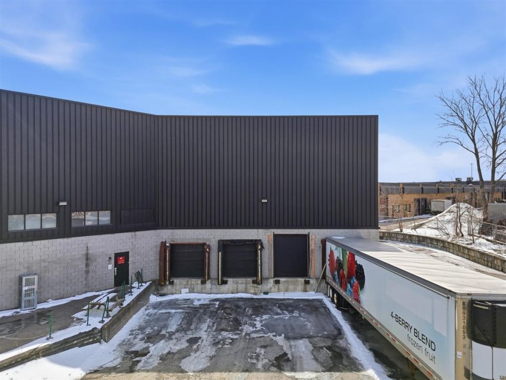 Condo industriel � louer ou � vendre � 36 920 pi� � Boisbriand