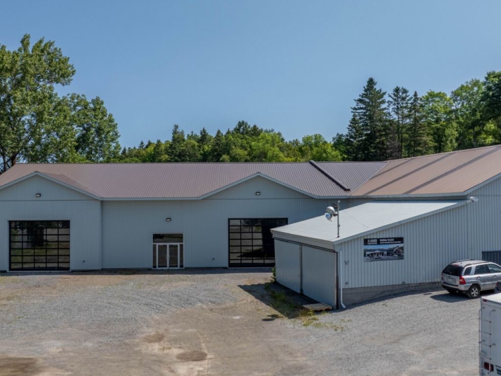 Local � louer Rivi�re-du-Loup 2000 � 9828 pc