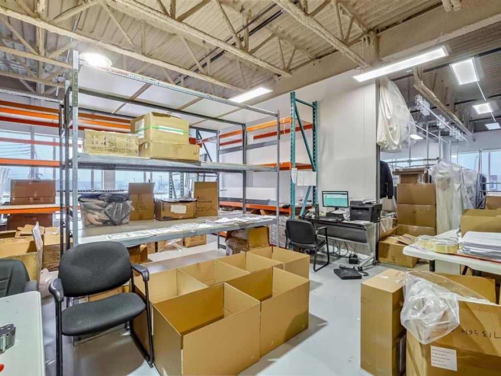 Condo industriel � vendre ou � louer � 4704 Rue Louis-B.-Mayer, Laval (Chomedey)