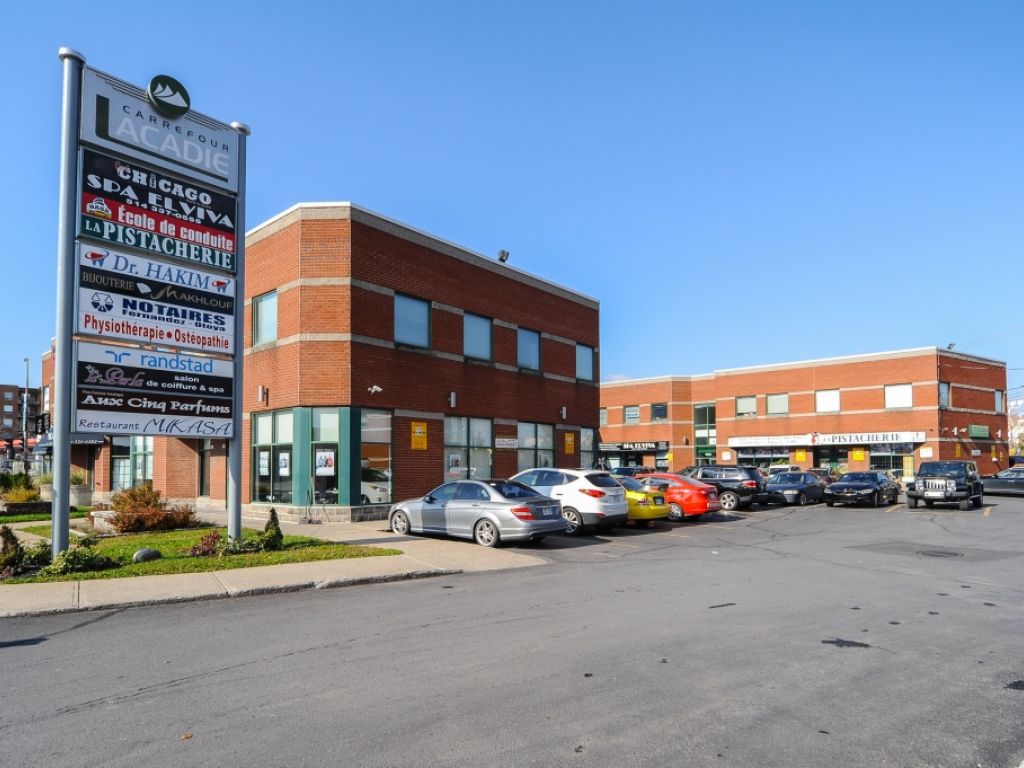 LOCAL � LOUER AU REZ-DE-CHAUSS�E, RUE SAUV� COIN ACADIE 1468 PI.CA.