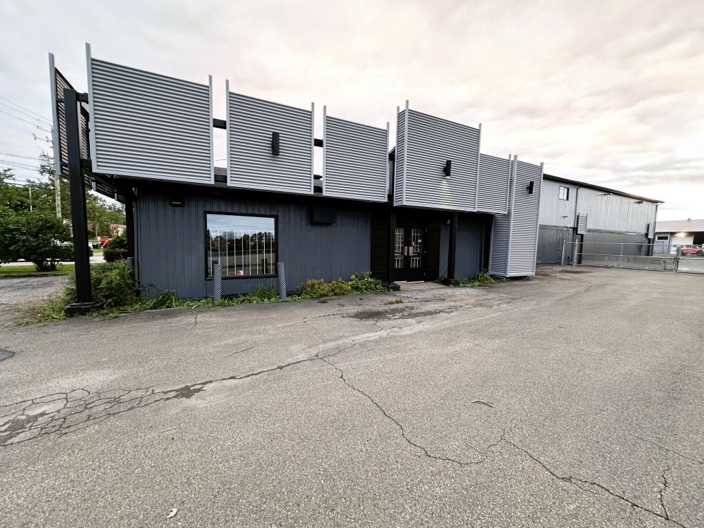 LOCAL COMMERCIAL � SAINT-AUGUSTIN-DE-DESMAURES