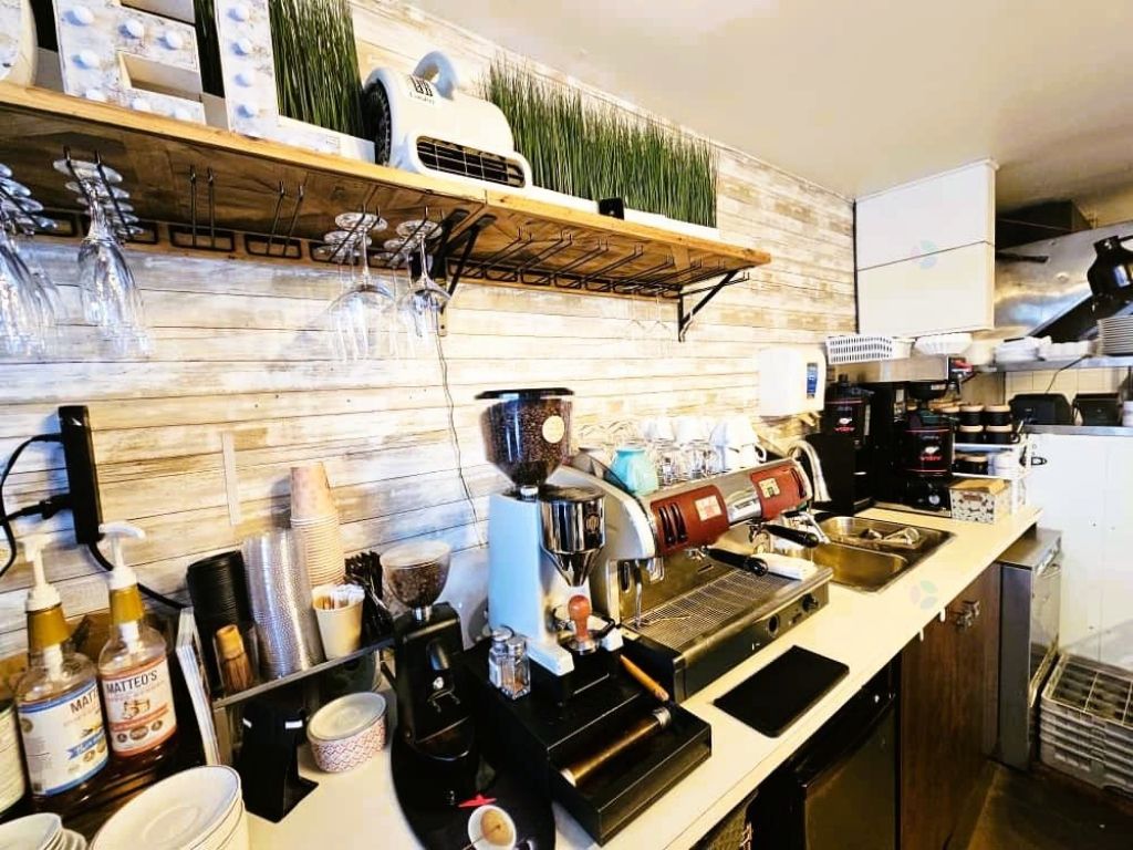 Superbe caf� cl� en main et bien �tabli � La Prairie