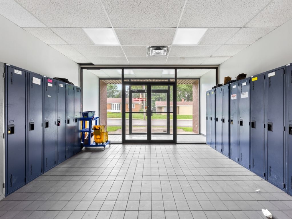 Espace industriel et commercial � louer � accessibilit� et flexibilit� au c�ur de la Mont�r�gie