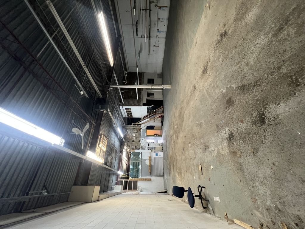 Local 4 000 pi� bureaux + entrep�t � louer, Place Nobel, Sainte-Julie