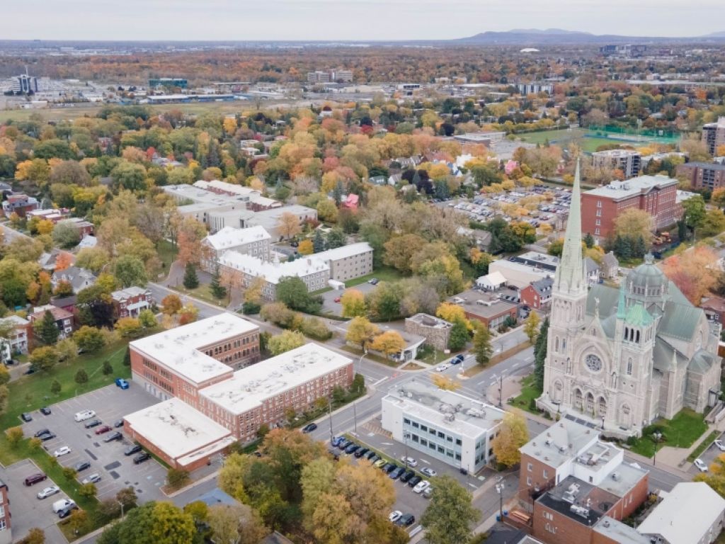 Bureau de 2875 pc dans un b�timent centenaire de Longueuil