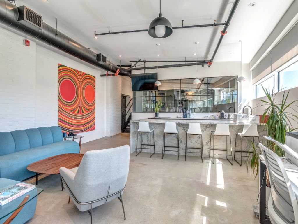 Office and industrial spaces for rent-District Beaumont-6833 De L'�p�e