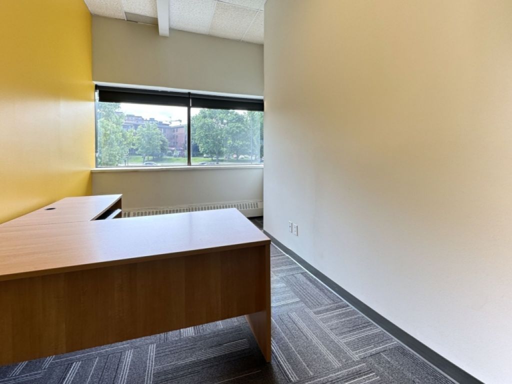 Bureau 220 - Plaza Laval � Ste-Foy