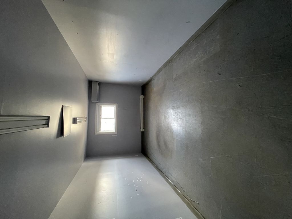 Local commercial � louer, espace bureau et garage pour maintenance et entreposage