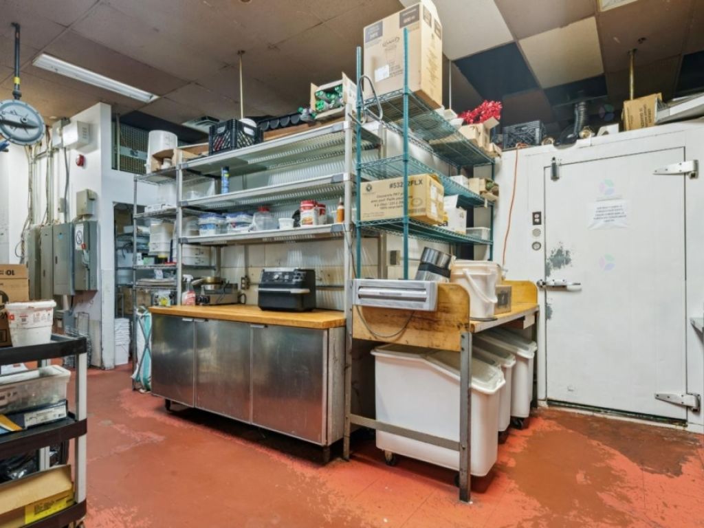 Restaurant tout �quip� avec terrasse � vendre Boucherville